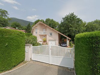 Façade de RencaYoga à Échenevex